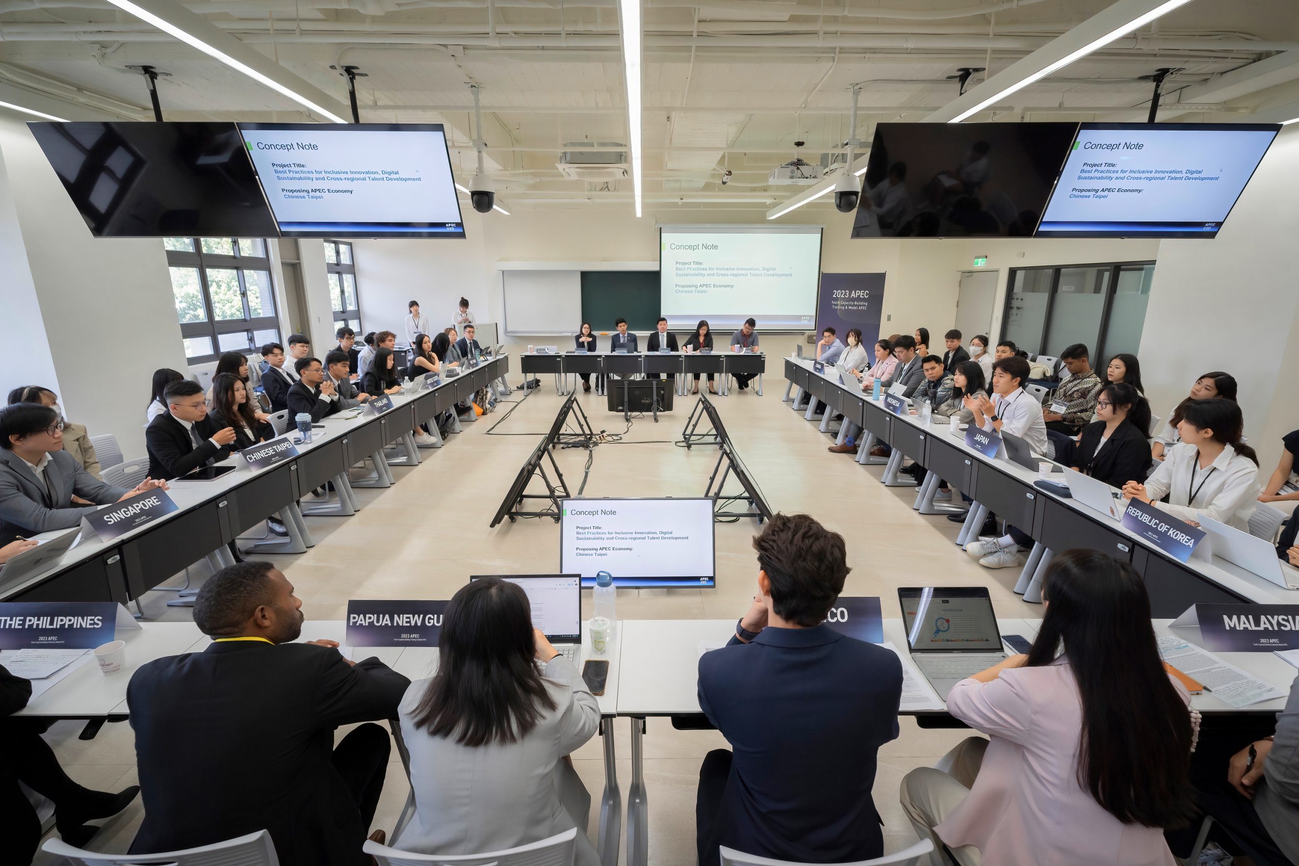 #EntrevistasCAMSantiago: Claudio F. Osses Garrido y su participación en «APEC Youth Capacity-Building Training & Model APEC» en Taipéi